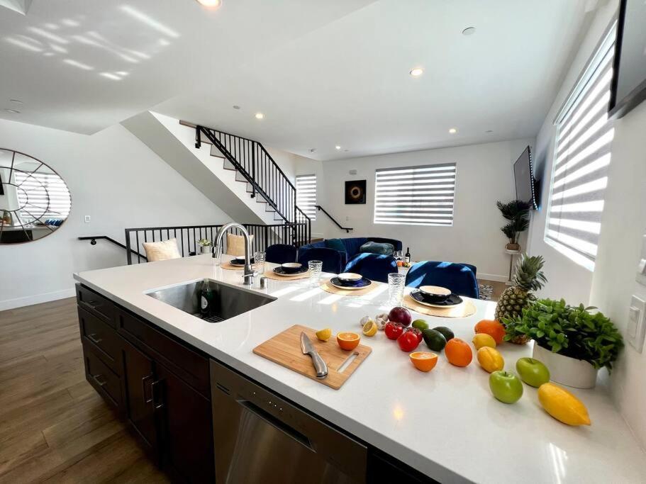 Luxury K-Town Dwelling With Private Rooftop Deck. Los Angeles Bagian luar foto